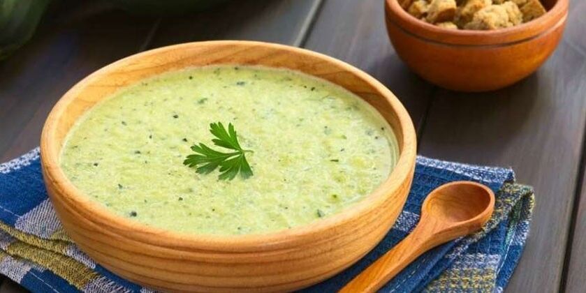 Súp bắp cải và bí xanh là món ăn thân thiện với dạ dày trong thực đơn ăn kiêng ít gây dị ứng
